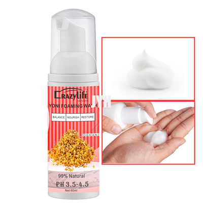 Lavado femenino que hace espuma natural de la balanza pH para picar áreas íntimas