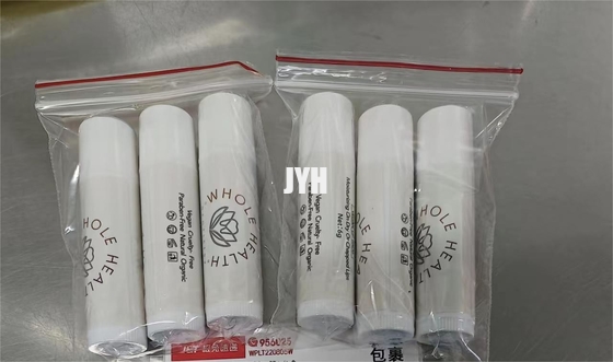 Los ricos orgánicos adultos SPF 15 de la humedad del protector labial de la menta protegen los labios contra rayos de UVA UVB
